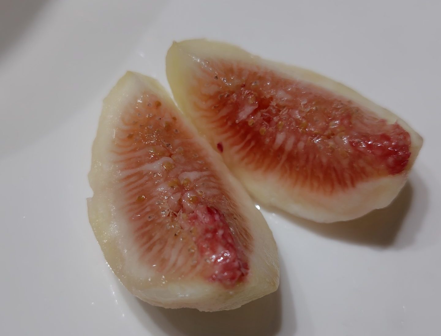 皮を剥いたイチジクのドーフィン